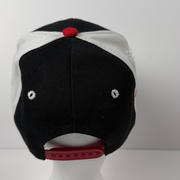 Black and Red Canada Cap - Picture 3 of 5